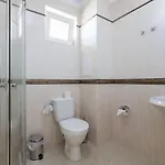 Zevs דירה נסבר