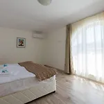 דירה Zevs נסבר