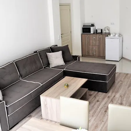 Zevs Apartamento *
