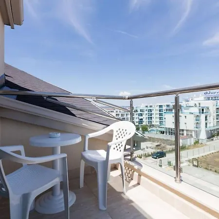 Zevs Apartamento *